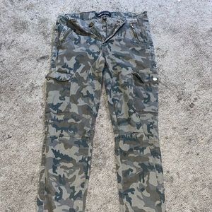 Camo skinny jeans